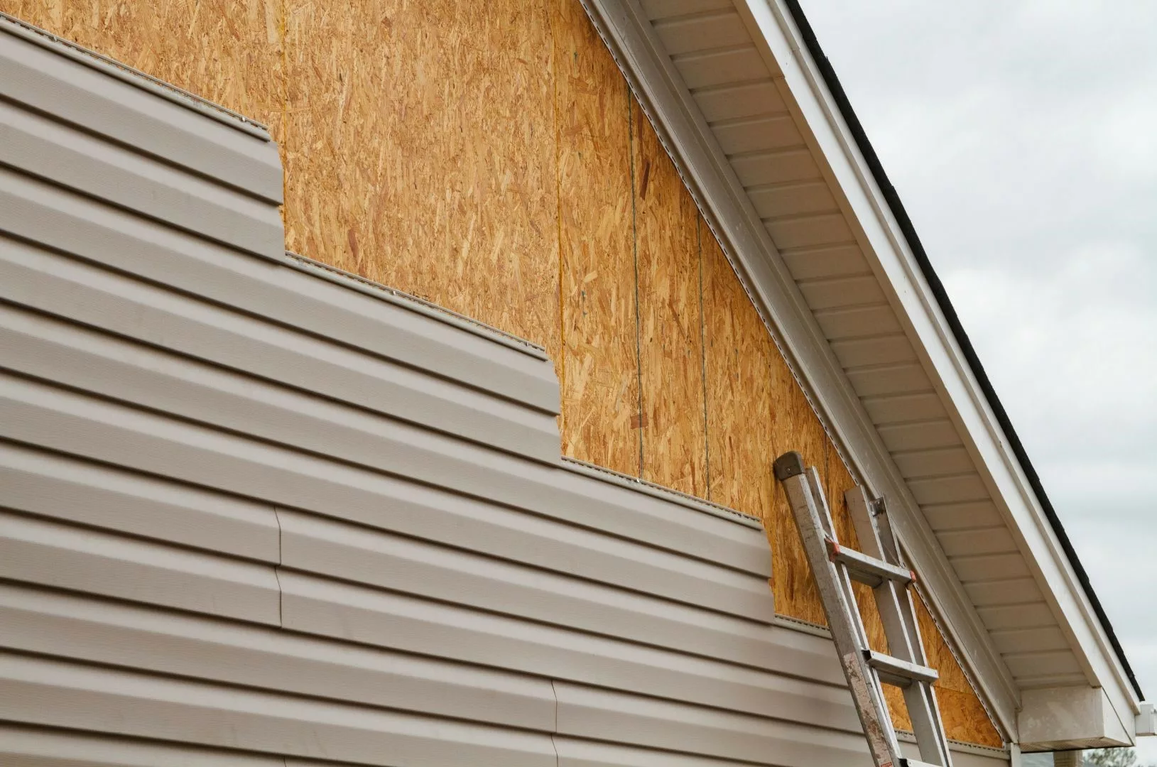 Repairing damaged siding on a house